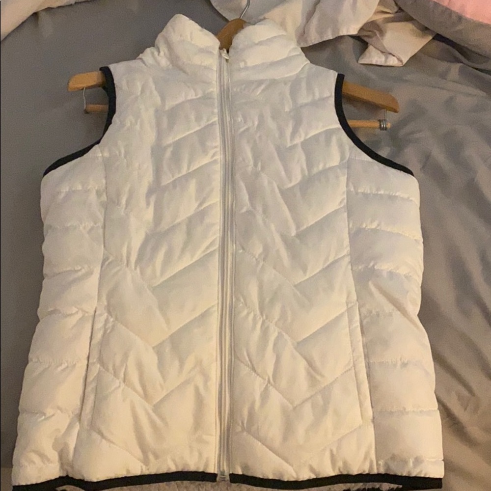 white zip up vest with grey fuzz